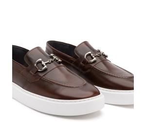 ART916 – Ανδρικό Premium Loafer με Μεταλλικό Διακοσμητικό | Καφέ