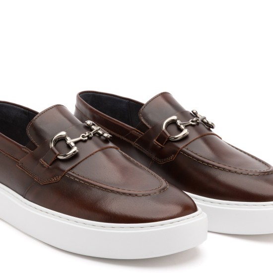 ART916 – Ανδρικό Premium Loafer με Μεταλλικό Διακοσμητικό | Καφέ